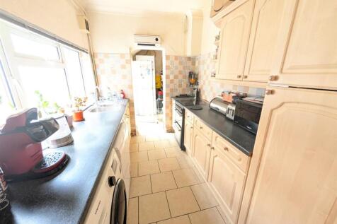 Kitchen a.jpg
