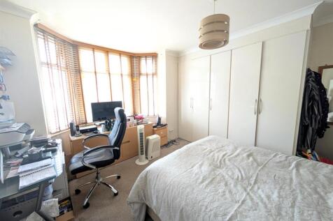 Bedroom 1.jpg