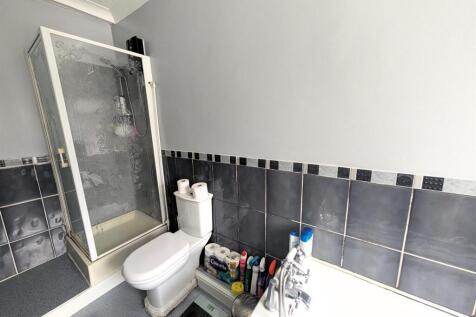 Bathroom b.jpg