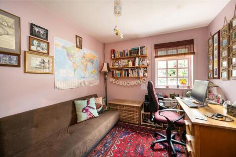 Double Bedroom/Study