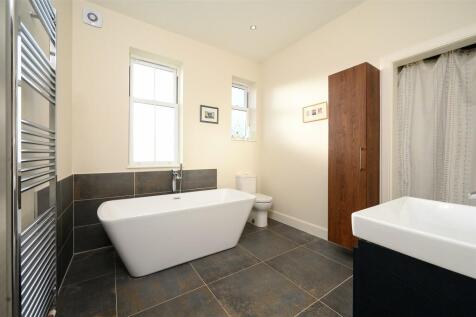 Jack &amp; Jill Bathroom