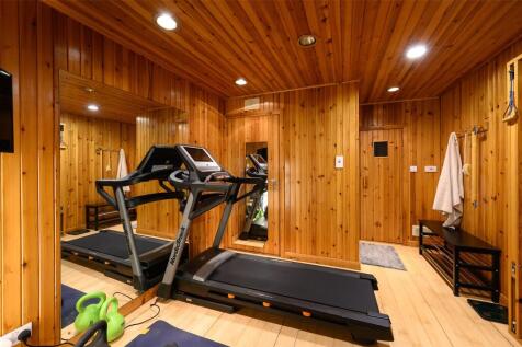 Gym &amp; Sauna