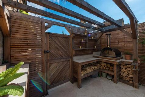 Outdoor Kitchen
