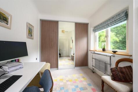 Bedroom 5 / Study
