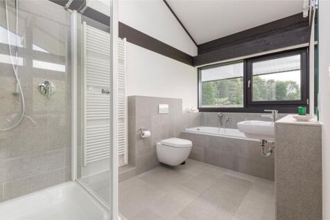 En-Suite Bathroom