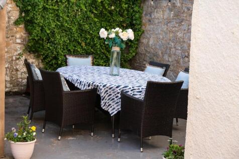 Alfresco Dining