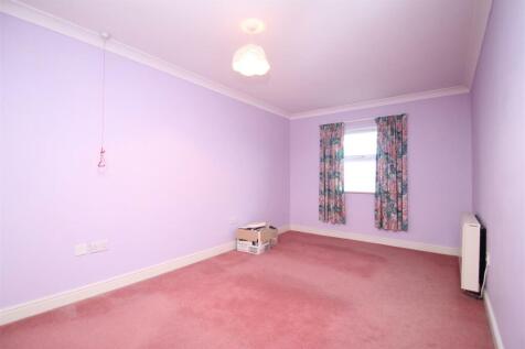 bedroom 1.JPG