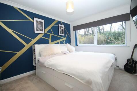 bedroom 1.JPG