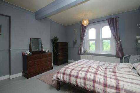 bedroom 1.JPG