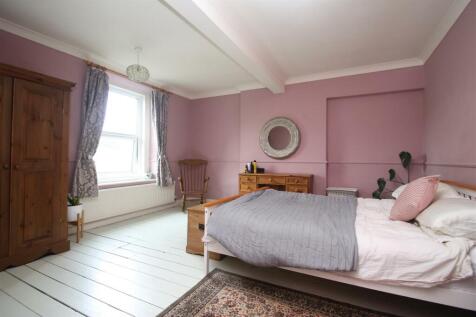 bedroom 2.JPG