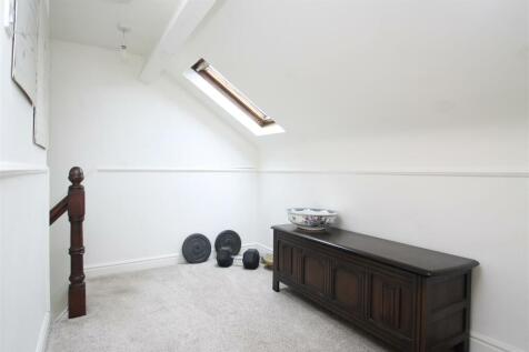 landing top floor.JPG
