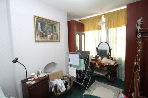 bedroom 1.JPG
