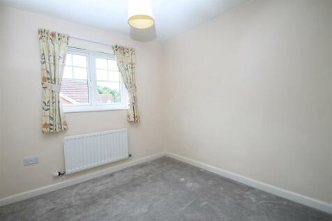 bedroom 4.JPG
