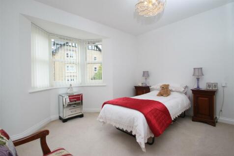 bedroom 1.JPG