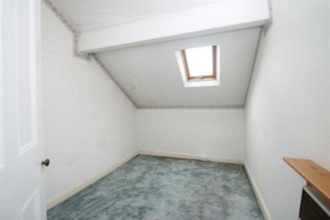 bedroom 6.JPG