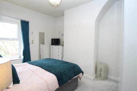 bedroom 1.JPG