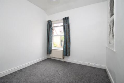 bedroom 2.JPG