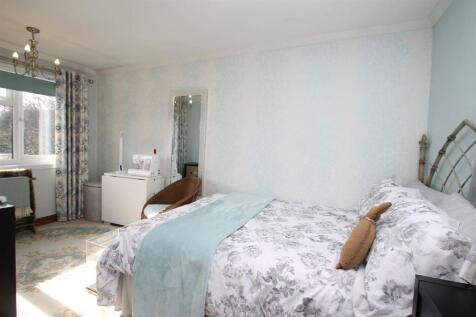 bedroom 2.JPG