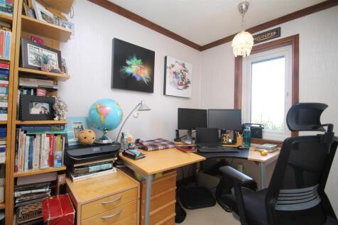 bedroom 4.JPG
