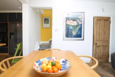 dining to stairs.JPG