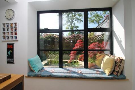 kitchen window seat.JPG