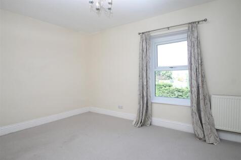 bedroom 1.JPG