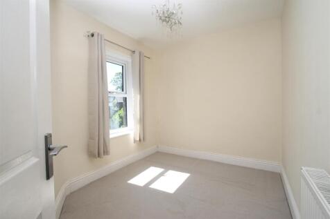 bedroom 2.JPG