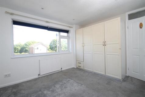 bedroom 1.JPG