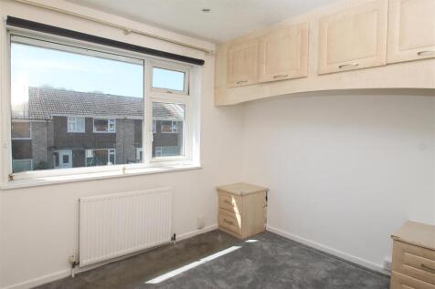 bedroom 2.JPG