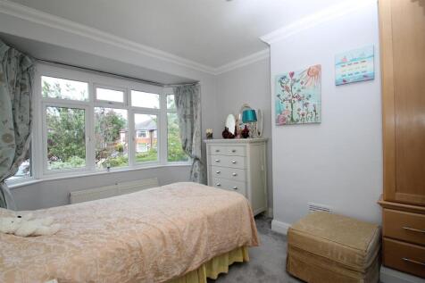 bedroom 1.JPG