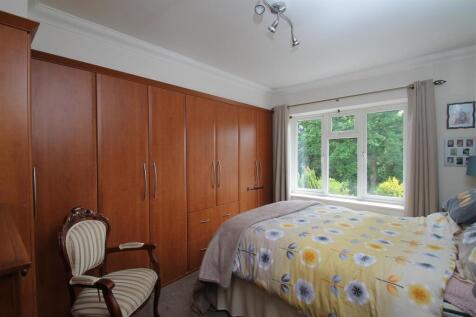 bedroom 2.JPG