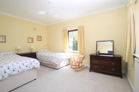 bedroom 1.JPG