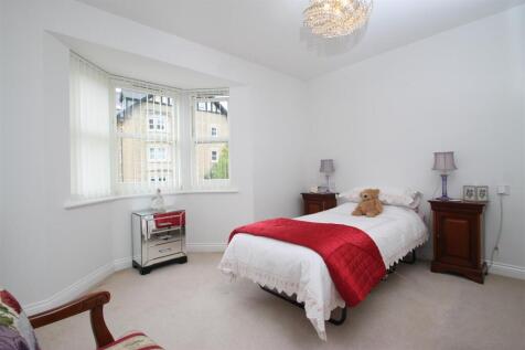 bedroom 1.JPG
