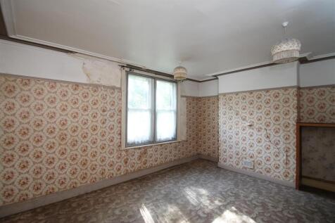 bedroom 1.JPG