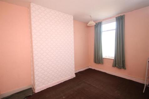 bedroom 2.JPG