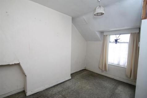 bedroom 4.JPG