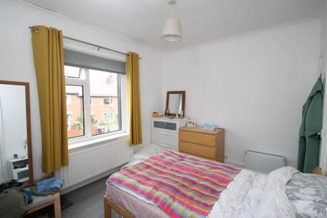 bedroom 1.JPG