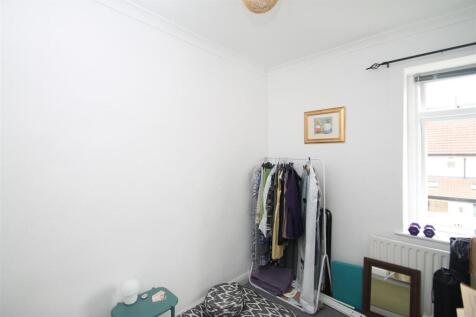 bedroom 2.JPG
