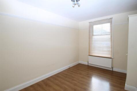 new bedroom.JPG
