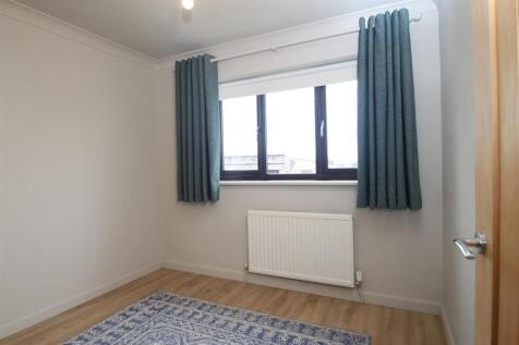 bedroom 2.JPG