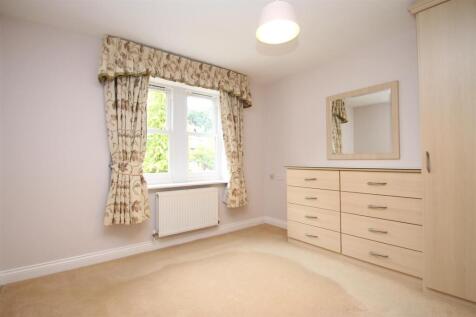 bedroom 1.JPG
