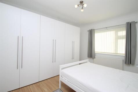 bedroom 1.JPG