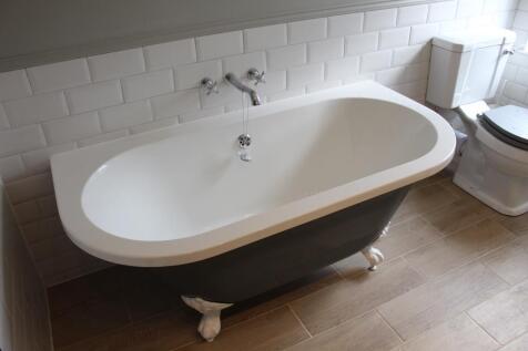ROLL TOP BATH