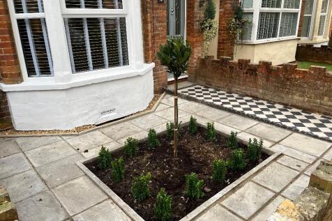 FRONT GARDEN