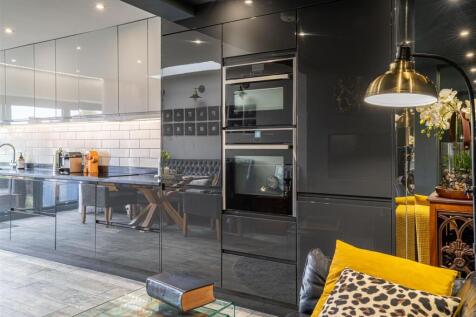Luxury Fully Fitted Kitchen/Dining Room