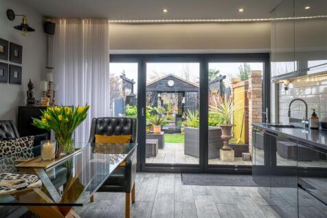 Luxury Fully Fitted Kitchen/Dining Room