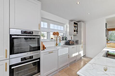 11_Kitchen_29CobdenHill_Logo-16.JPG