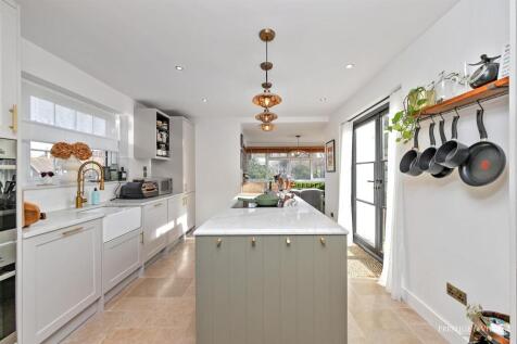 12_Kitchen_29CobdenHill_Logo-13.JPG