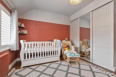 29_Bedroom_3_29CobdenHill_Logo-55.JPG