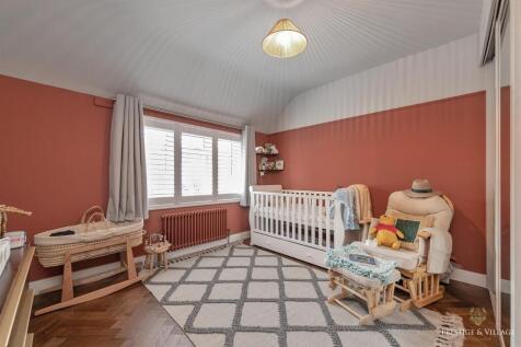 28_Bedroom_3_29CobdenHill_Logo-54.JPG